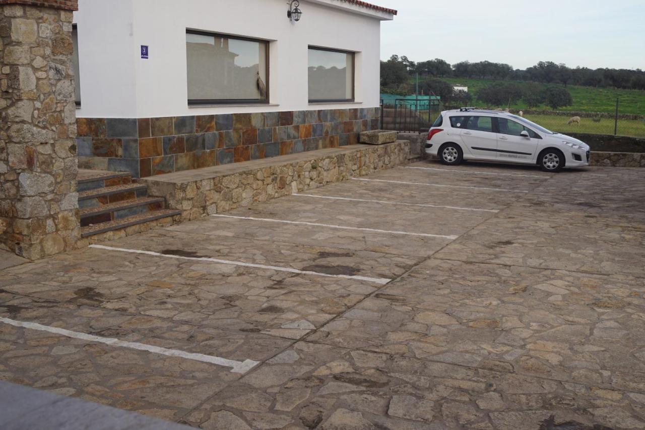 Apartamentos Estrellas De Monfraguee Torrejon el Rubio Ngoại thất bức ảnh